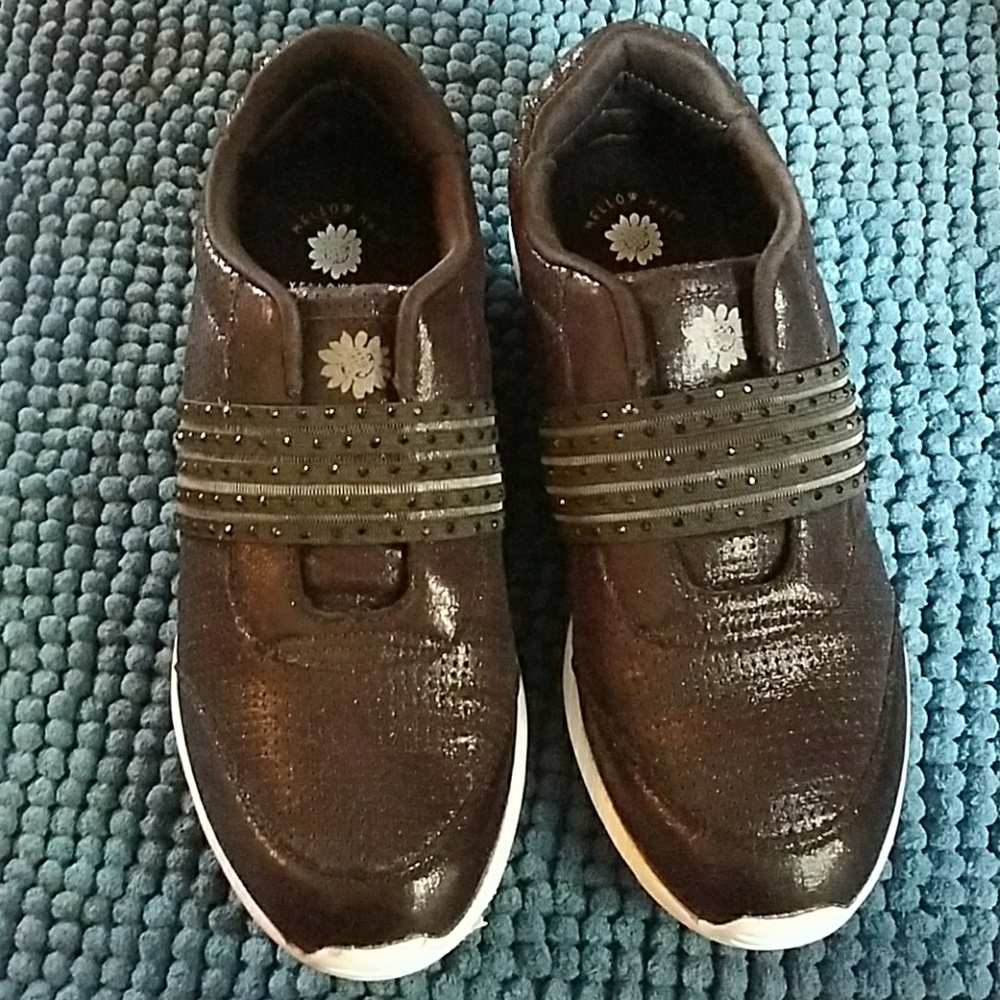 Dressy gym shoes